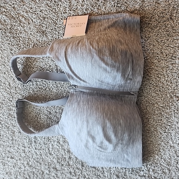 ~Victoria's Secret~ NWT, Knockout Sports Bra w/Medium Support - Picture 1 of 6